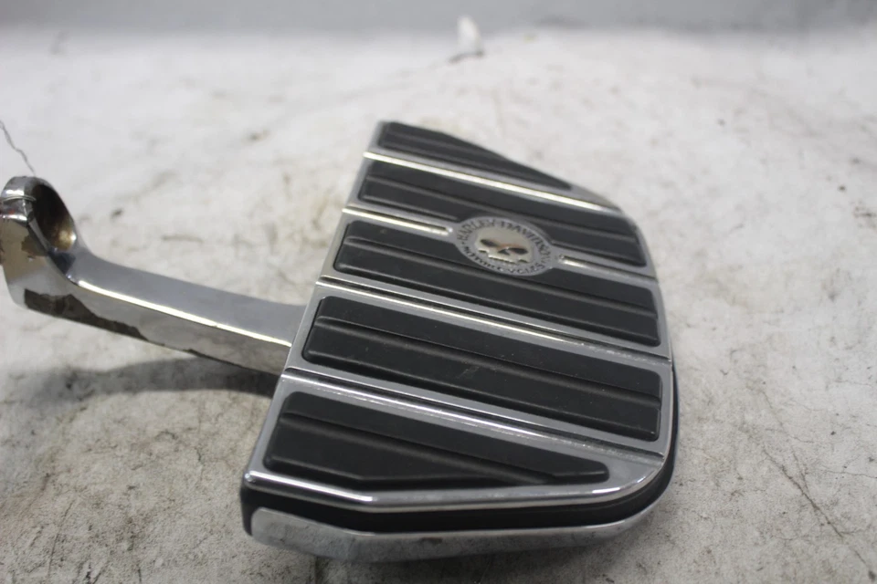 后乘客地板脚板支架 CHROME WILLIE G Harley Davidson — 第 3/4 张图片