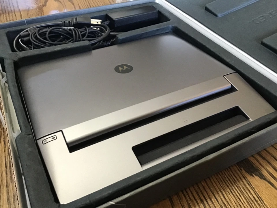 MOTOROLA DROID RAZR Lapdock 100 Box Complete Power Cord Instruction Booklet NICE - Image 3 of 4