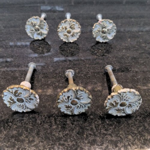 LOT OF 6 FLOWER METAL DRAWER PULLS KNOBS VINTAGE 1960s CABINET SALVAGE FLORAL - Picture 4 of 4