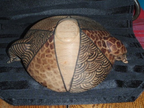 VINTAGE AFRICAN WOOD ART BOWL ZEBRA & GIRAFFE HEAD HANDLES HAND CARVED PAINTED - Picture 3 of 13
