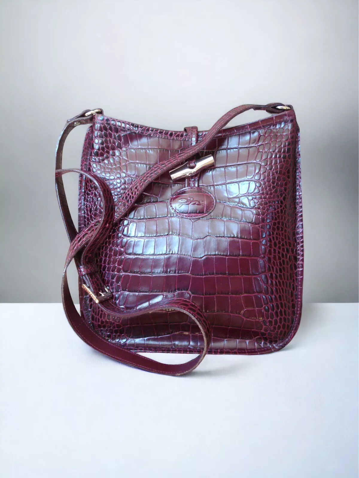 Sac bandoulière Longchamp rouge foncé crocodile en cuir gaufré cuir