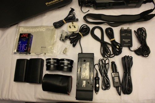 PANASONIC NV-MS90B S-VHS-C MOVIE CAMERA WITH ACCESSORIES SPARE & REPAIR - Picture 3 of 10