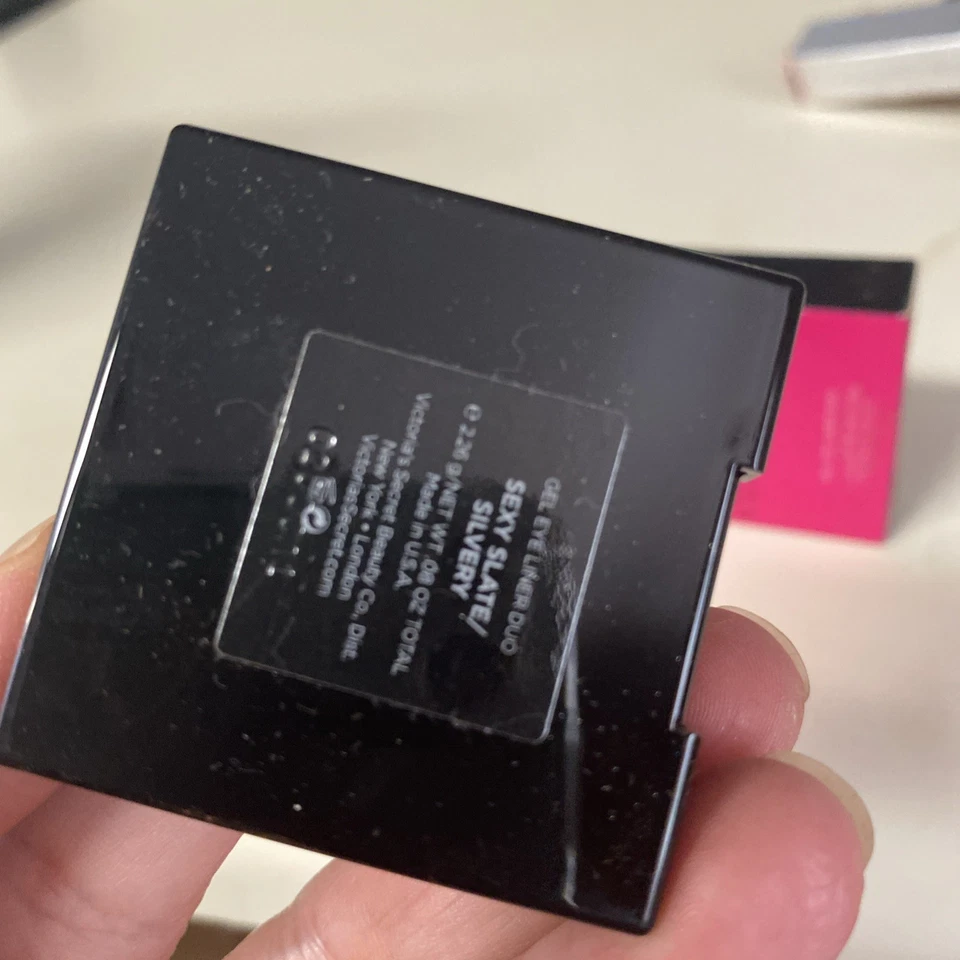 Victoria's Secret Delineador de Ojos en Gel Muy Sexy Dúo De Colección Sexy Pizarra Plateado Foto 3 de 3