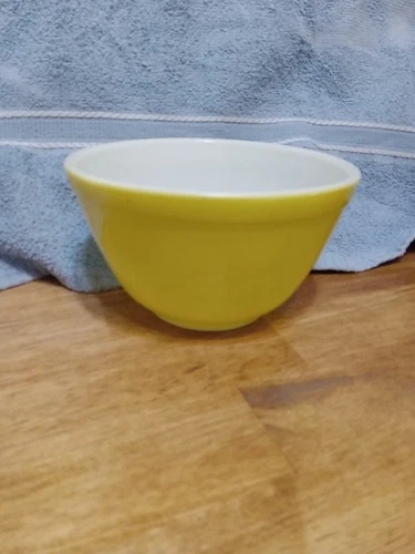 Verde Yellow Vintage Pyrex #401 1.5 Pt Nesting Mixing Bowl Oven Ware 34 USA.  B5