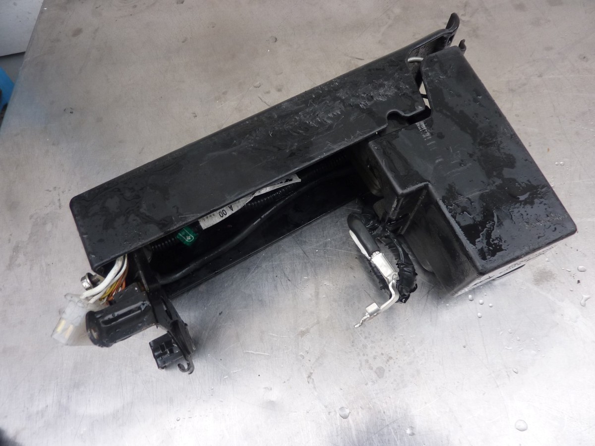 アクセサリー _asa Battery mount connector surround Kawasaki ZX1200B 1200 B zx 02 03