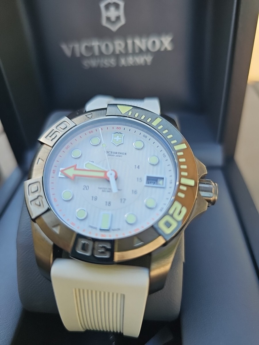 EMS ブイセラ NEW Victorinox Swiss Army 241559 Mens Quartz Stainless Steel White