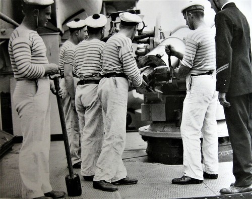 NAUTICAL CHIC Fashion Design Clothing Officer Sailor Fisherman Sportsman Book - Picture 12 of 12