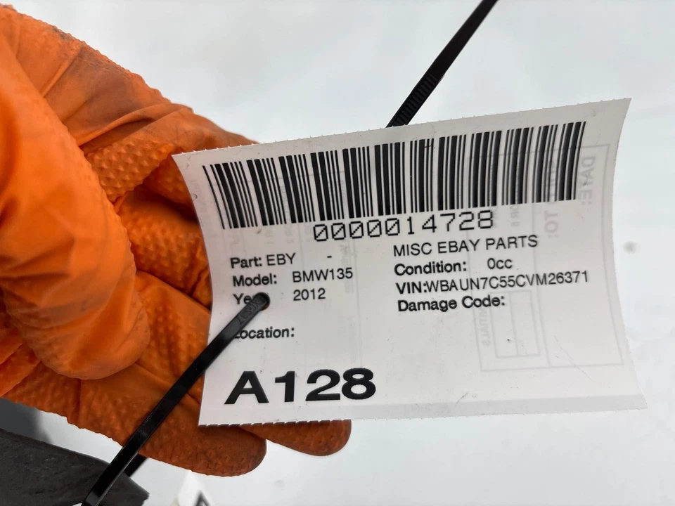 BMW 135i/128i 2008-2013 forro de guardabarros interior delantero derecho OEM Foto 3 de 4