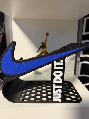 3D Printed Sneaker Display Stand | Modern Honeycomb Shoe Holder for Collection