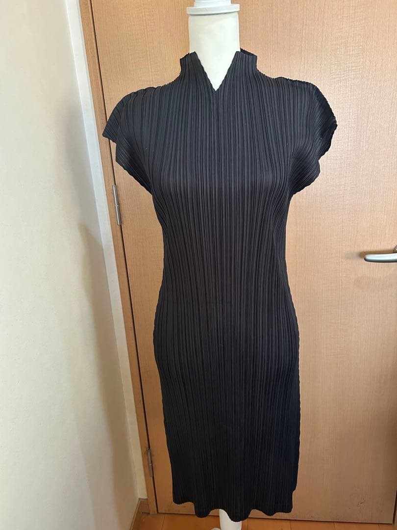 Pleats Please Issey Miyake Black Dress Unworn Excellent Condition Size 37cm
