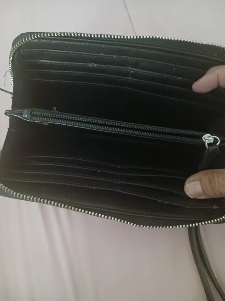 Calvin Klein拉链钱包 — 第 4/4 张图片