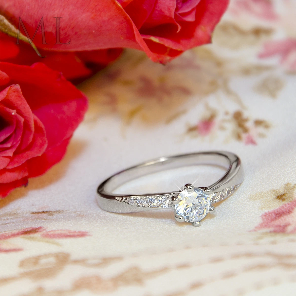 A Side-by-Side Carat Comparison of Different Engagement Ring Sizes | Engagement  ring sizes, Different engagement rings, Engagement rings