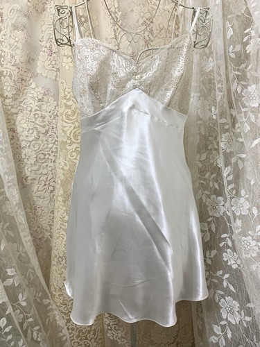 Jones New York Satin Nightgown Size M White Lace Maxi Adjustable Straps - Picture 2 of 10