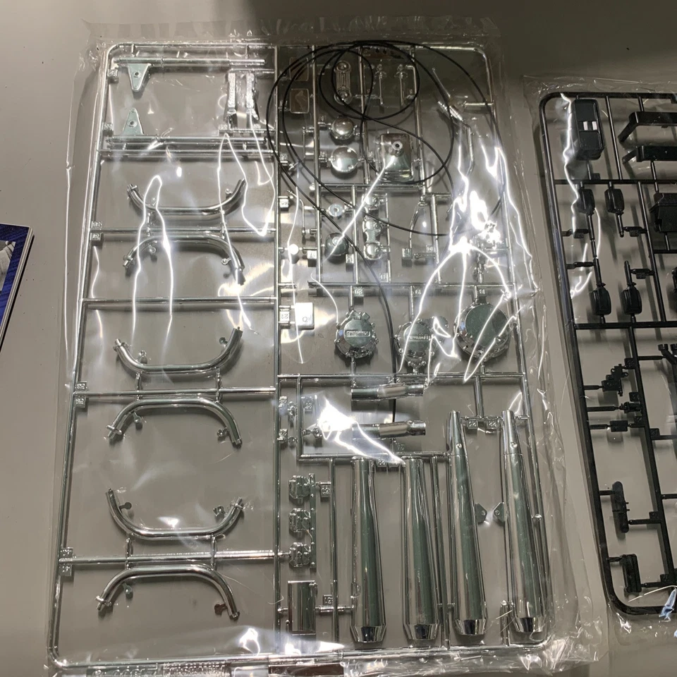 KAWASAKI Z1300 DOYUSHA 1:8 Kit Da Montare Collezione Moto Modellismo | PERFETTO - Immagine 3 di 4