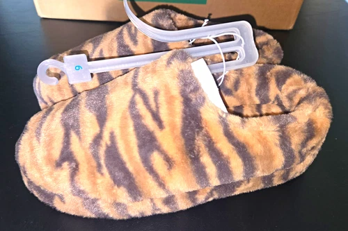 Auden Women’s Faux Fur Lined Non-Slip Slip-On Slippers Animal Print US 9