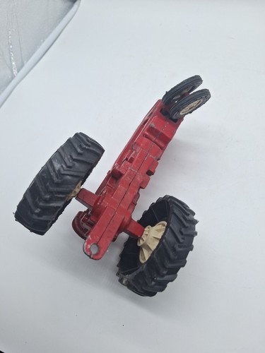 Ertl International Harvester IH Red Farm Tractor 1/16 Scale Vintage Die-Cast - Picture 14 of 16