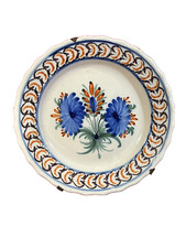 Ancienne Assiette faïence style Moustier ROUEN  fait main. Diametre 23 Cm