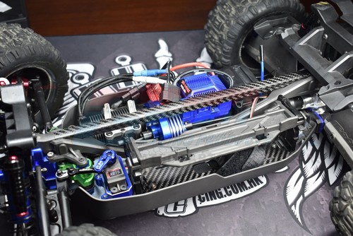 GPM Carbon Fibre Chassis Brace For TRAXXAS 1/8 Sledge Monster Truck - Picture 8 of 10