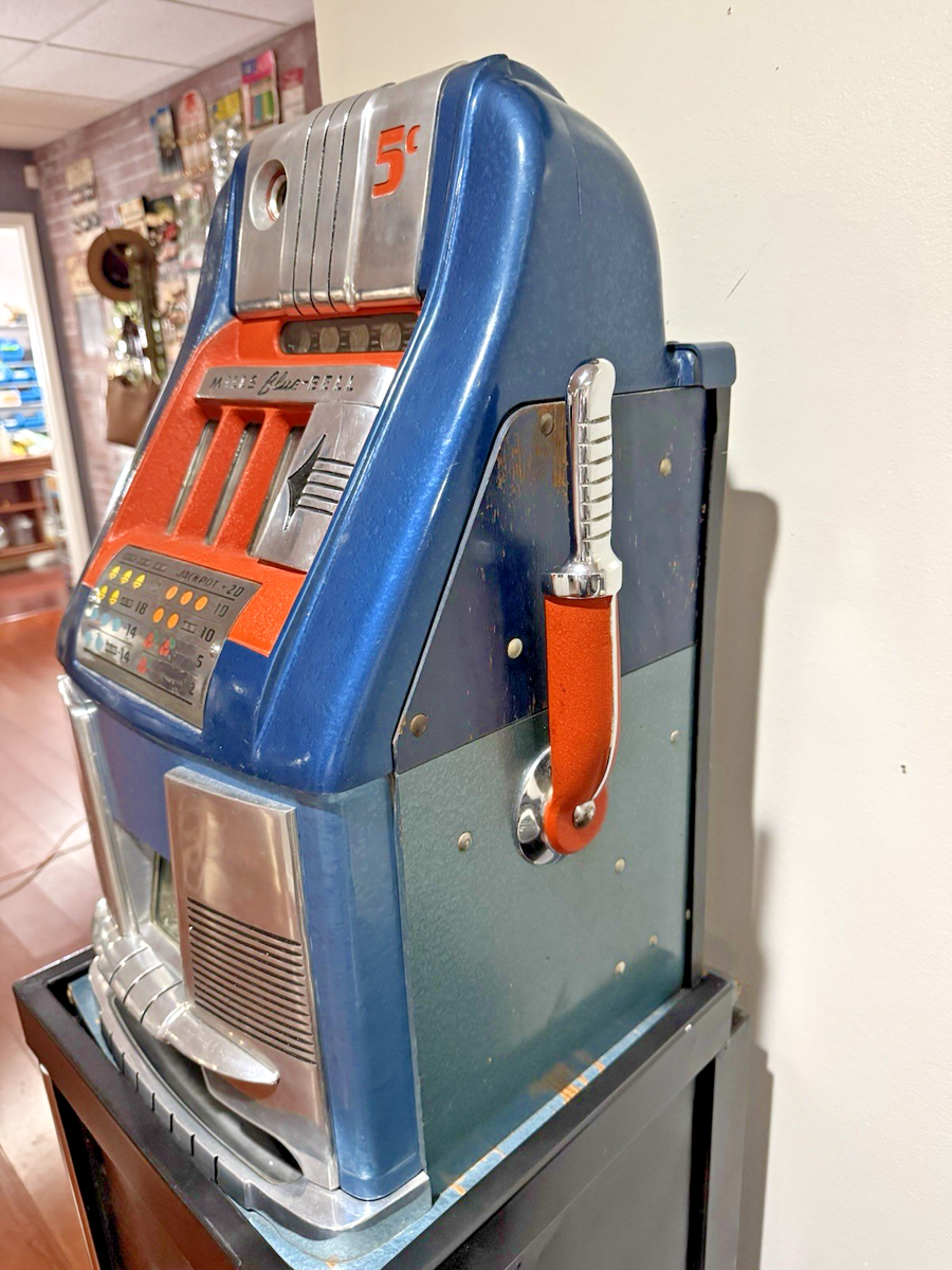 Mills Blue Bell 5 Cent 1940's Slot Machine Watch Video, stand