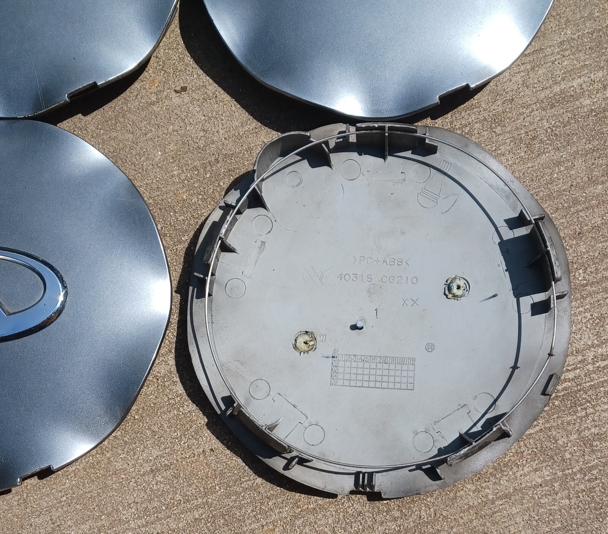 Infiniti FX35 FX45 center cap set of 4, 2003-2005 hyper Infiniti FX35 FX45 center cap set of 4, 2003-2005 hyper