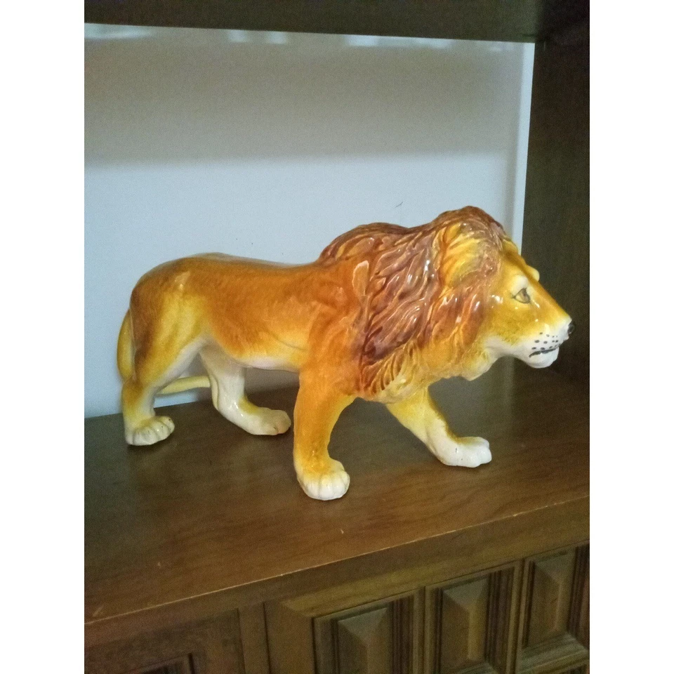 Estatua de León Mayólica Italiana 18" Años 70 Elegante Hollywood Palm Beach Regency Foto 2 de 4
