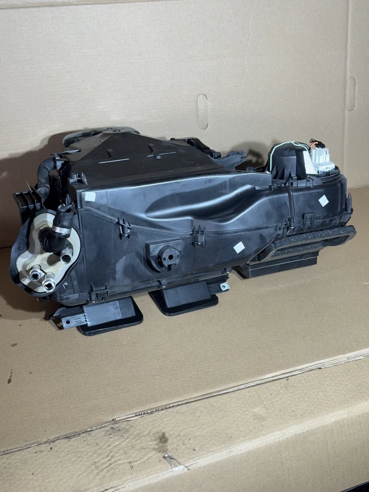 2011-2018 BMW X3, X4 OEM HVAC AC HEATER BLOWER MOTOR HOUSING BOX ASSEMBLY - Image 3 of 4