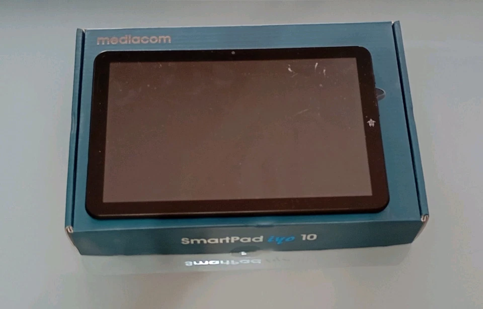 SmartPad Mediacom IYO 8 2/16GB nero Display Interno ROTTO  - Immagine 2 di 4