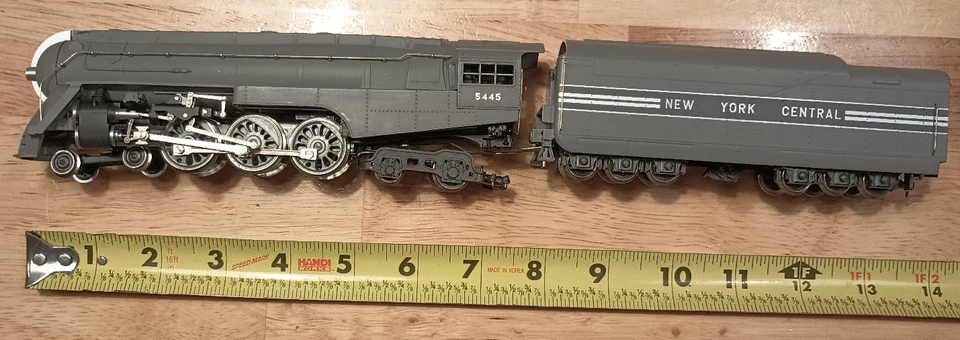 Rivarossi - HO New York Central 4-6-4 Super Hudson Locomotive and Tender #5445 - Image 2 of 4