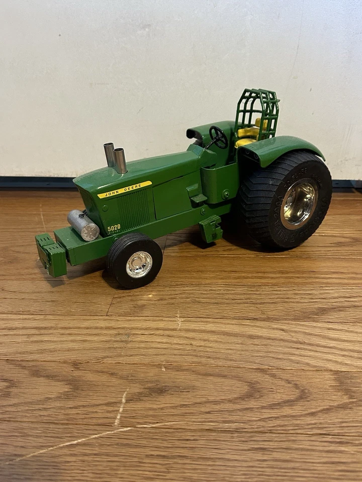 John Deere Custom Pulling Tractor  1/16 Scale - Image 2 of 4