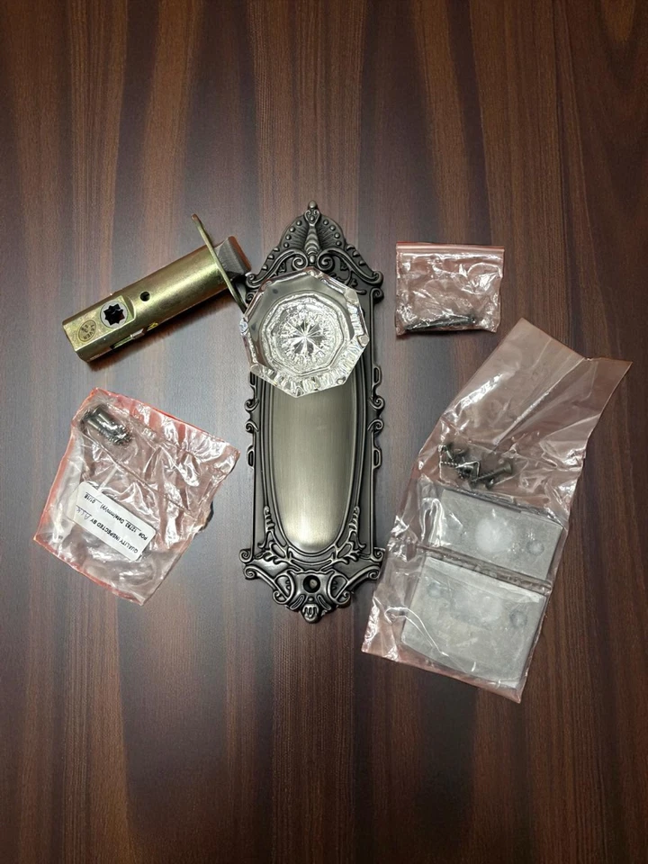 NOSTALGIC WAREHOUSE VICTORIAN ANTIQUE CRYSTAL DOOR KNOB W / HARDWARE LONG PLATE - Image 3 of 4