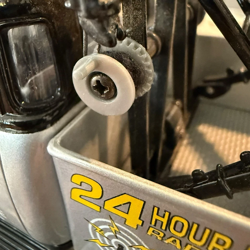 RARE Welly 1953 Chevrolet 3800 Tow Truck RS Road Service Silver 1:24 Diecast - Image 3 of 4