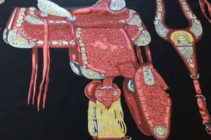 Foulard en soie signé GUCCI "WESTERN" / VINTAGE / EXTRÊMEMENT RARE / DE COLLECTION