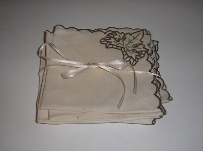 6 Vintage bestickte Tischservietten mit Blattmotiv in einer Ecke