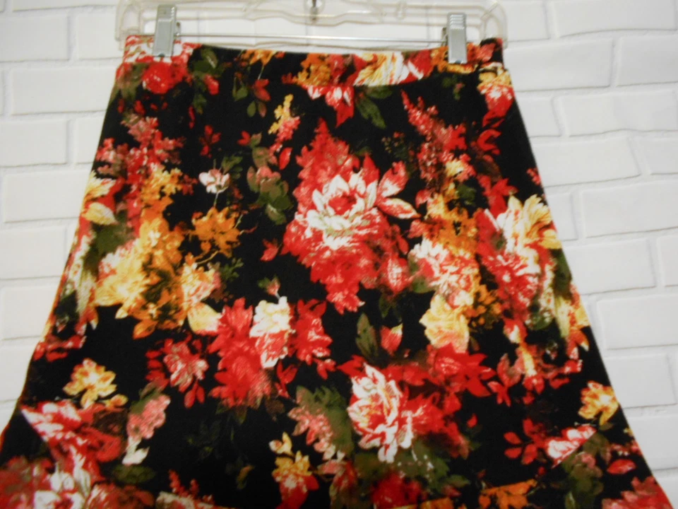 Falda Nordstrom Pleione Pequeña Roja Floral Acampanada Hasta la Rodilla Festival Bohemio Foto 2 de 4