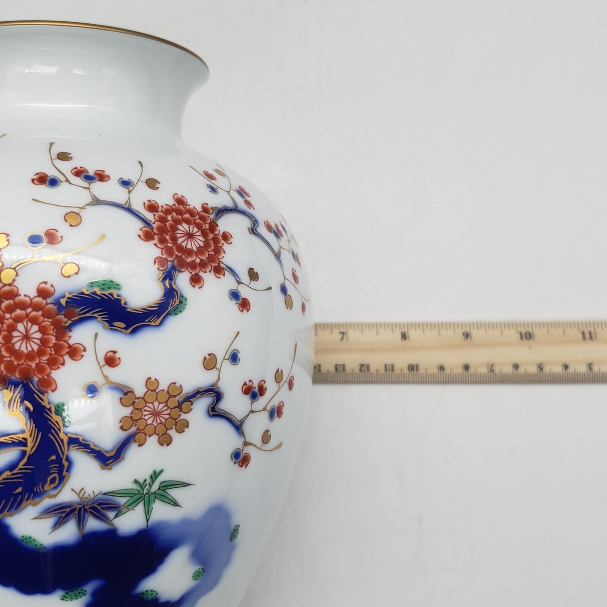 Fukagawa 梅 Ume Plum Porcelain Vase Somenishiki 染錦 Kakiemon