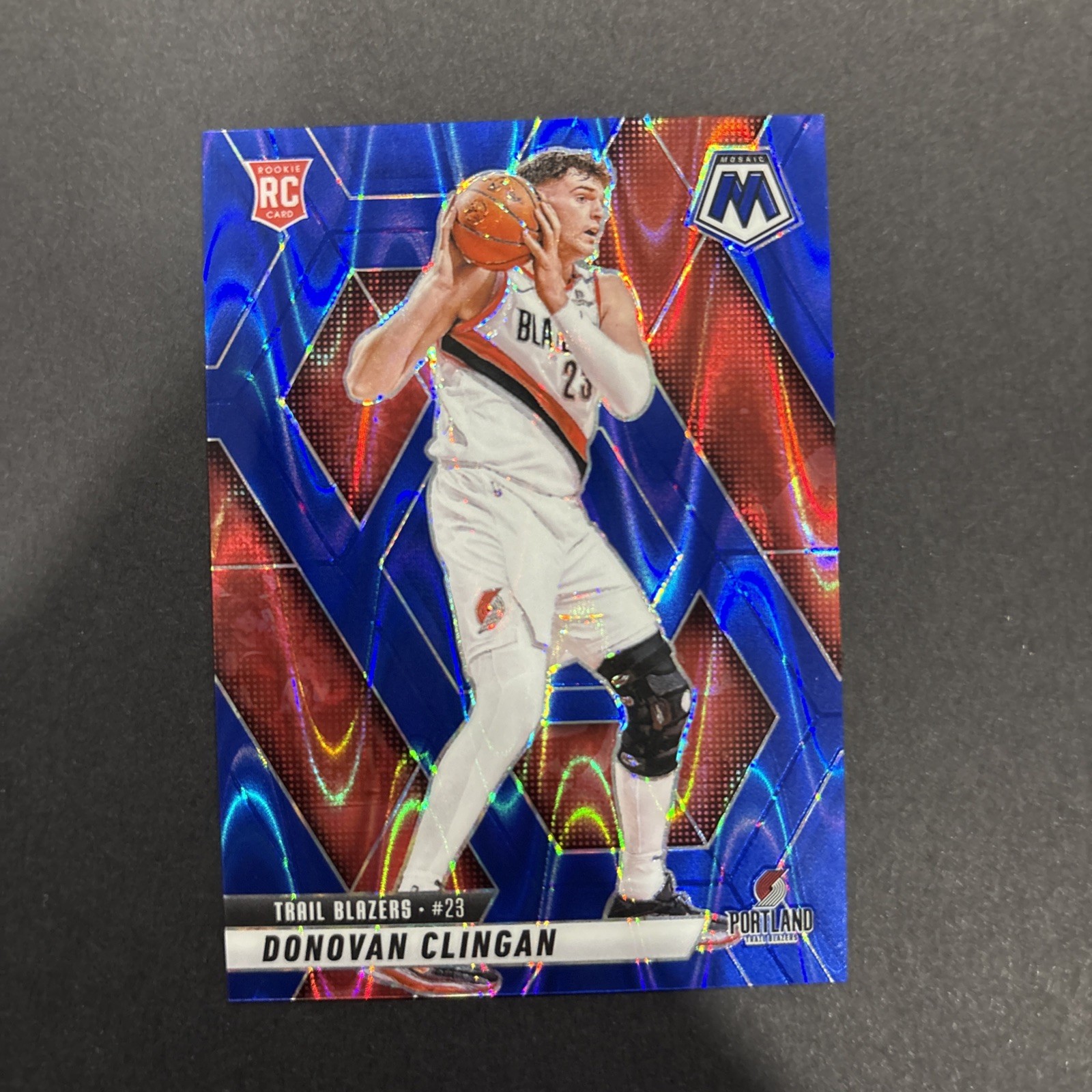 2024-25 Panini Mosaic Donovan Clingan #246 Seismic Blue Mosaic Prizm /149 (RC)