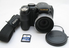 Fujifilm FinePix S2800HD Compact Digital Bridge Camera 14MP CCD 18x Zoom +4GB