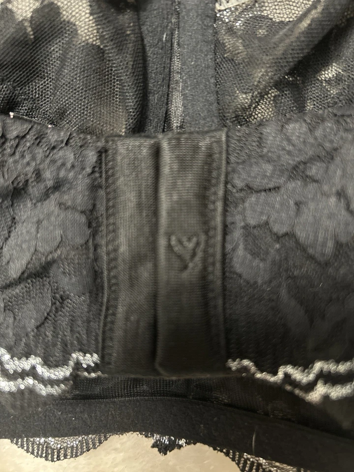 Sujetador de encaje Victoria’s Secret 38DDD Dream Angels correa satinada negra adorno plateado Foto 3 de 4