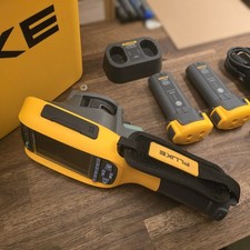 Fluke Ti110 Termocamera IR con Custodia, 2 Batterie, Caricabatterie - HVAC