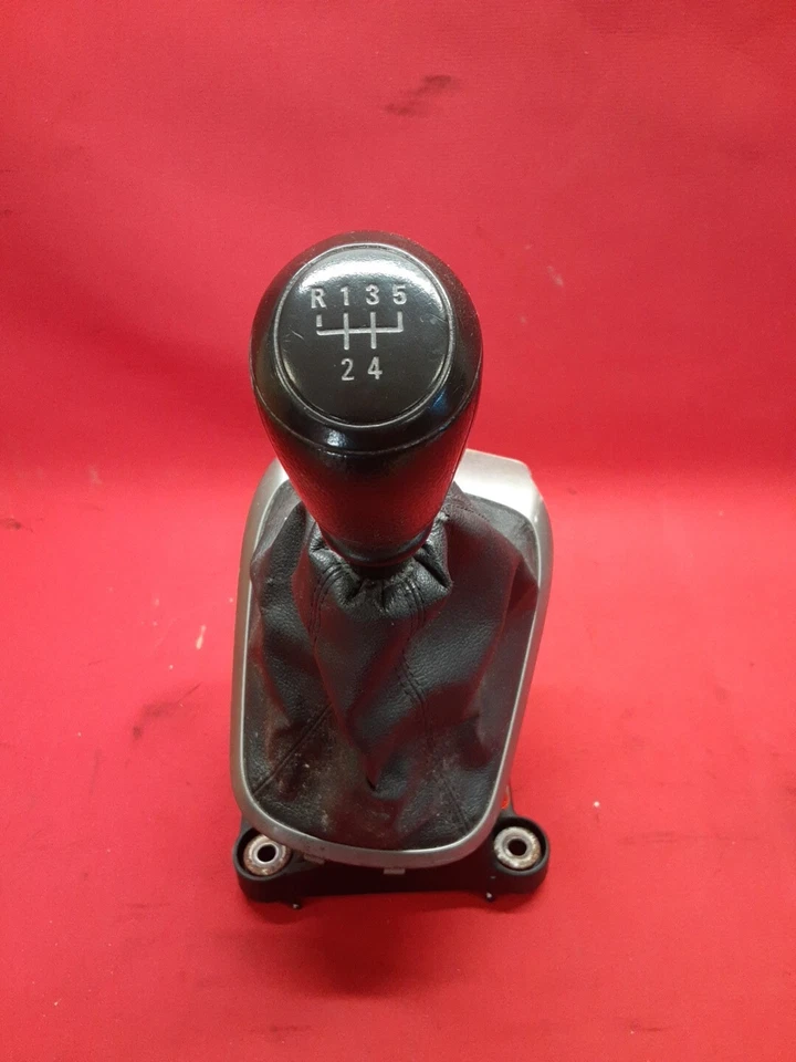 2012 GM Chevrolet Sonic Manual Transmisson Shifter Assembly 25186674 - Image 2 of 4