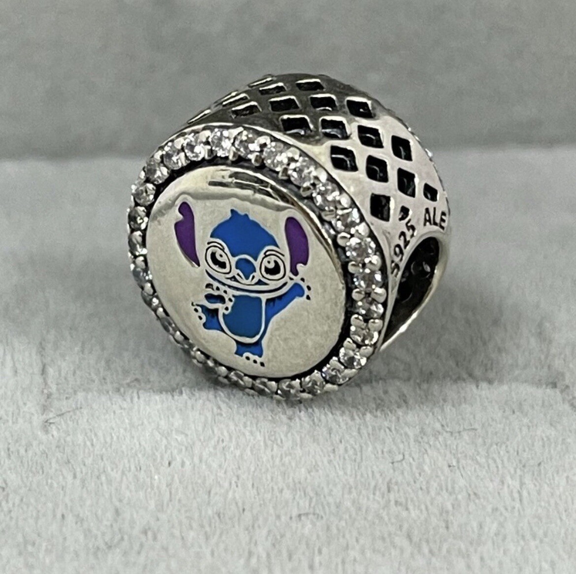 PANDORA Disney チャーム Rare Pandora Disney Stitch & Angel Round Sparkling