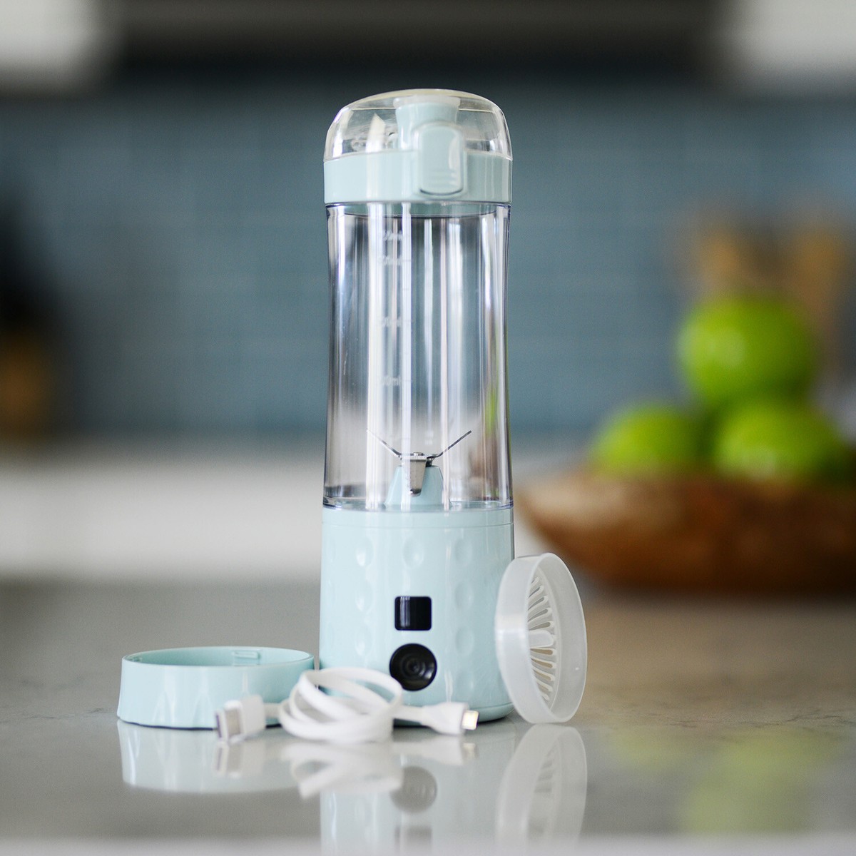 Portable Smart Juicer and Blender USB Charger Port 15 fl oz Aqua