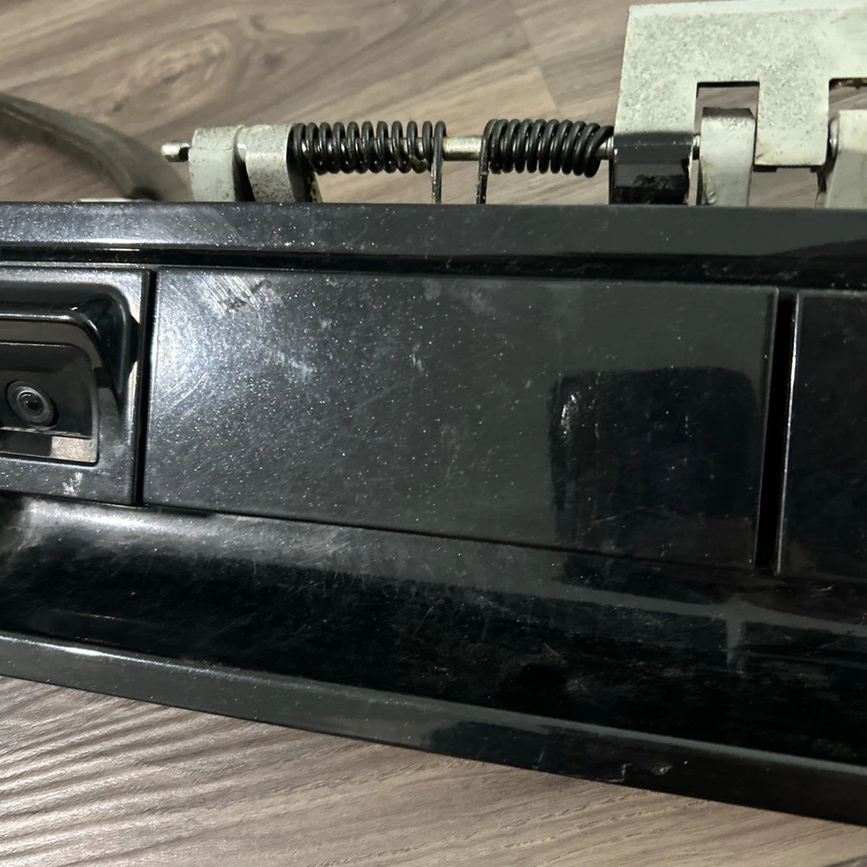 ✅⭐️ 04-2013 Nissan Armada Rear Trunk Tailgate Handle Switch Black w/ Camera OEM - Image 3 of 4