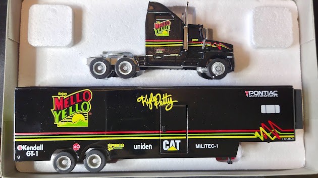 Kyle Petty #4 AUTOGRAPHED (Poor) Peachstate 1:24 Diecast NASCAR Transporter