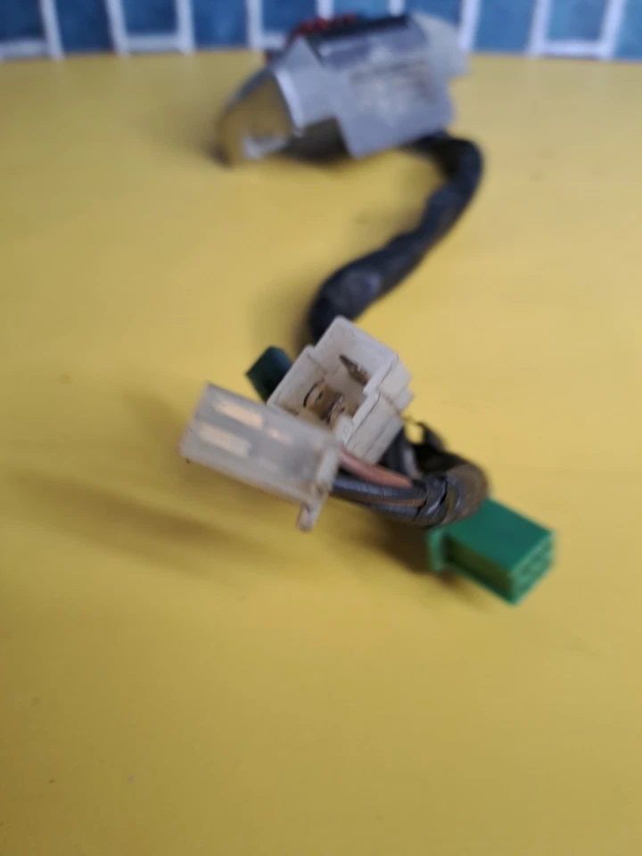 1985 Honda VT500C Shadow 500 vt H533 bloco de fusíveis braçadeira tripla árvore superior - Imagem 3 de 4