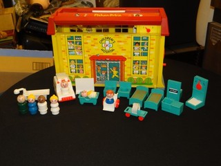 Vintage 1976 Fisher Price Play Family Children's Hospital #931 100% Complete!