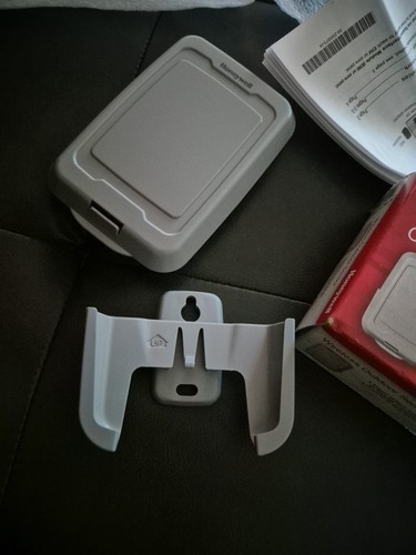 Honeywell C7089R1013 Wireless Outdoor Sensor Temperature & Humidity Redlink TX - Picture 4 of 5
