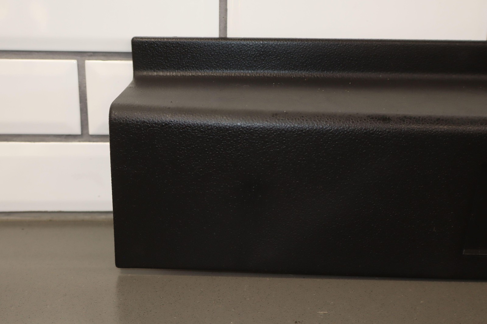 06-09 Hummer H2 SUV Rear Center Bumper Cover Section *Missing Tabs*