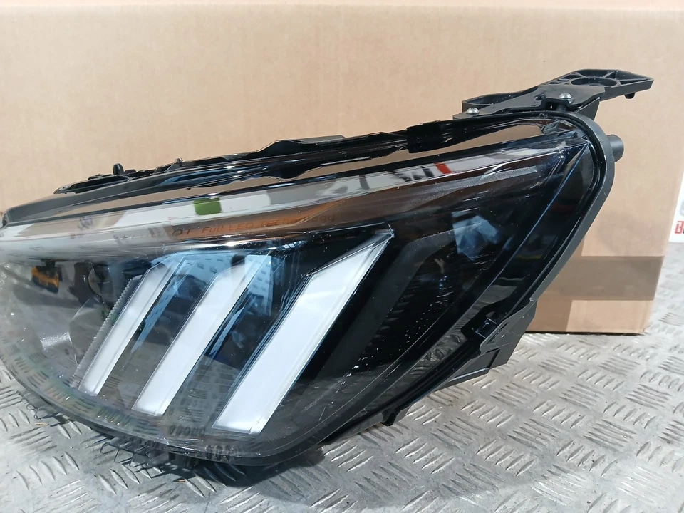 FARO LATERAL PASAJERO FULL LED ORIGINAL PEUGEOT 208/2008 2019-2023 9841642280 Foto 3 de 4