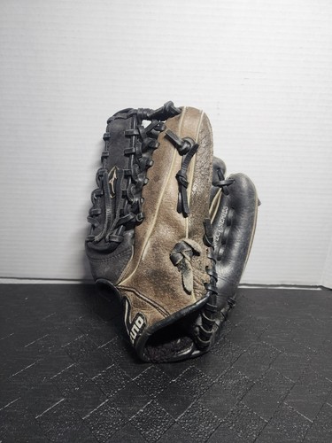 Lot's of 2 all RHT Baseball Gloves - Picture 12 of 14